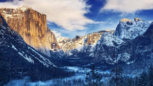 Yosemite Valley In Winter With Snow Covered Mountains Wallpaper