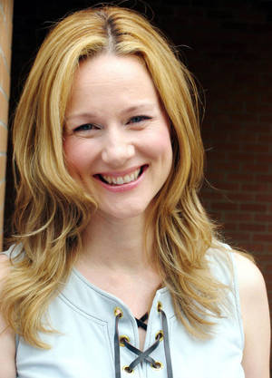 Young American Actress Laura Linney Wallpaper