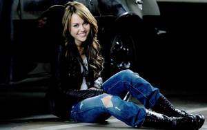 Young And Smiling Miley Cyrus Wallpaper