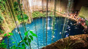 Yucatan Sinkhole Many People Wallpaper