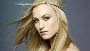 Yvonne Strahovski In Studded Headband Wallpaper