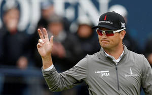 Zach Johnson Waving To Fans Wallpaper