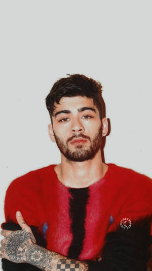 Zayn Iphone In Cool Red Tee Wallpaper