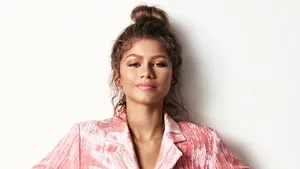 Zendaya Hair Bun Hd Wallpaper