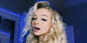 Zoe Laverne Mouth Open Wallpaper